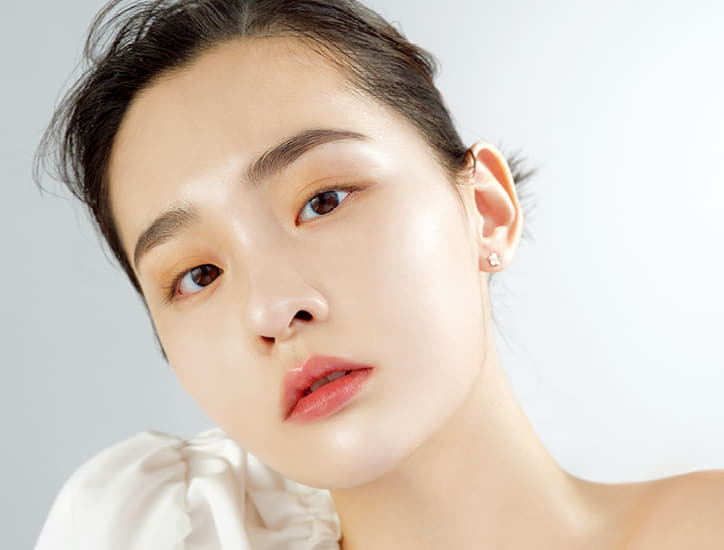 반짝임의 끝! 꿀광 투명 메이크업 룩