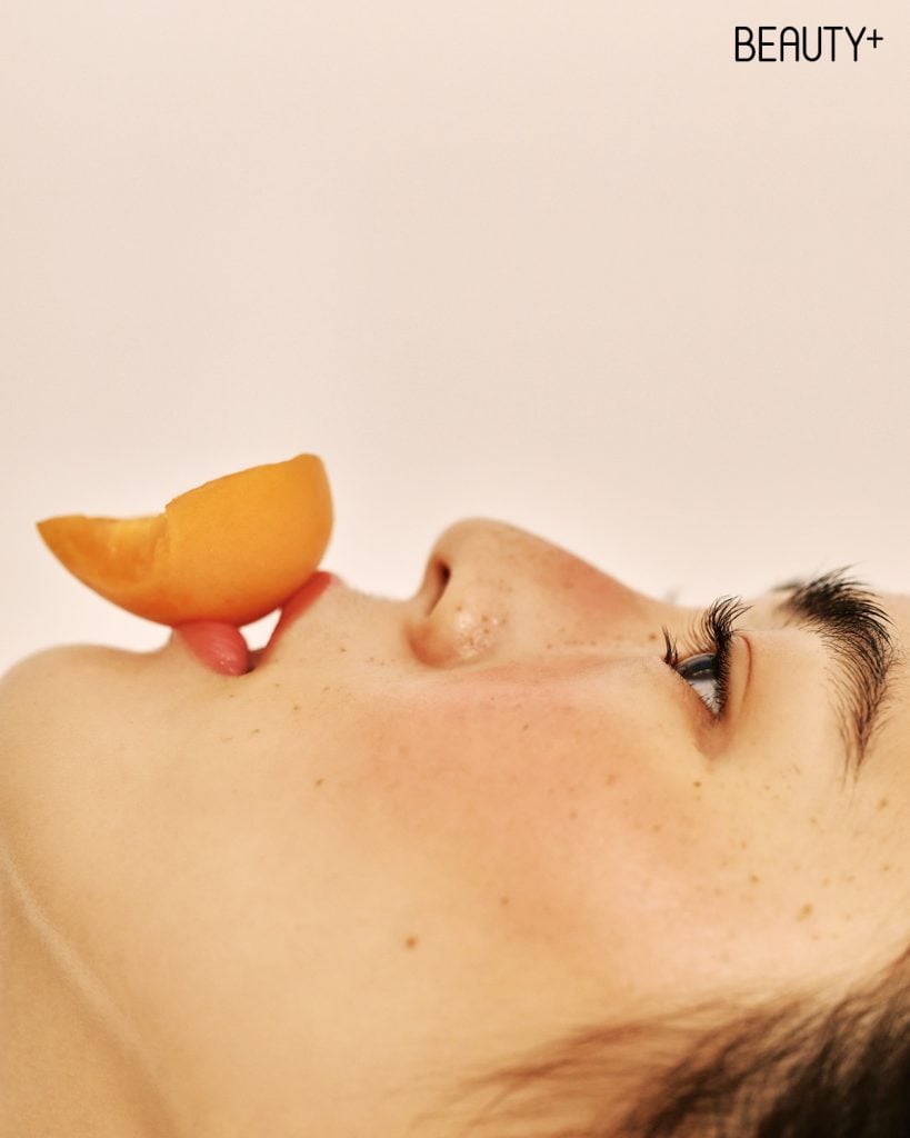 겨울철 탱글한 입술을 위한 립 케어 레시피