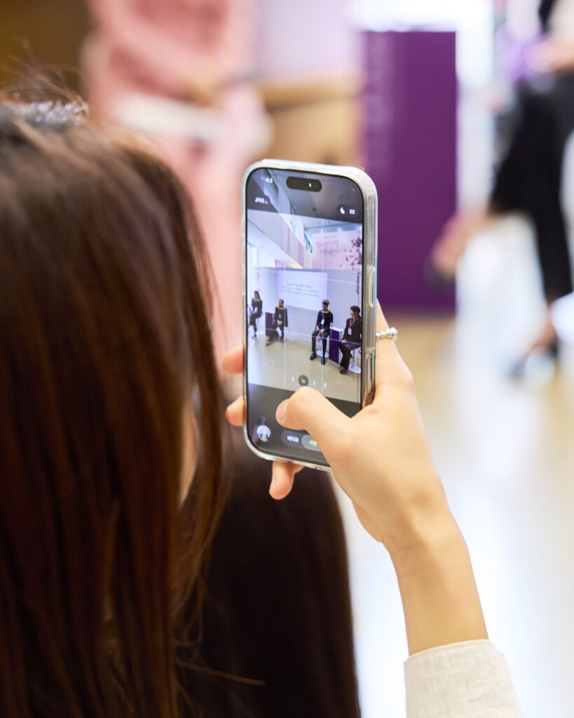 필러미학 뷰티 클래스의 강연을 경청하는 참석자들의 모습.