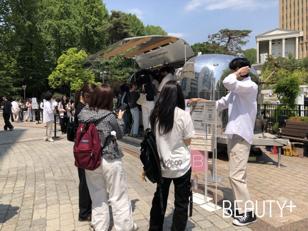 뷰티쁠 유니버스 X 나르시소 로드리게즈 무빙 팝업 현장 스케치